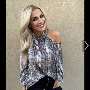 Python Print Super soft & stretchy top